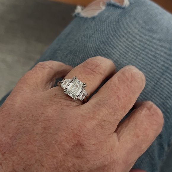 Elegant certified emerald cut platinum lab diamond engagement ring - Picture 9 of 9